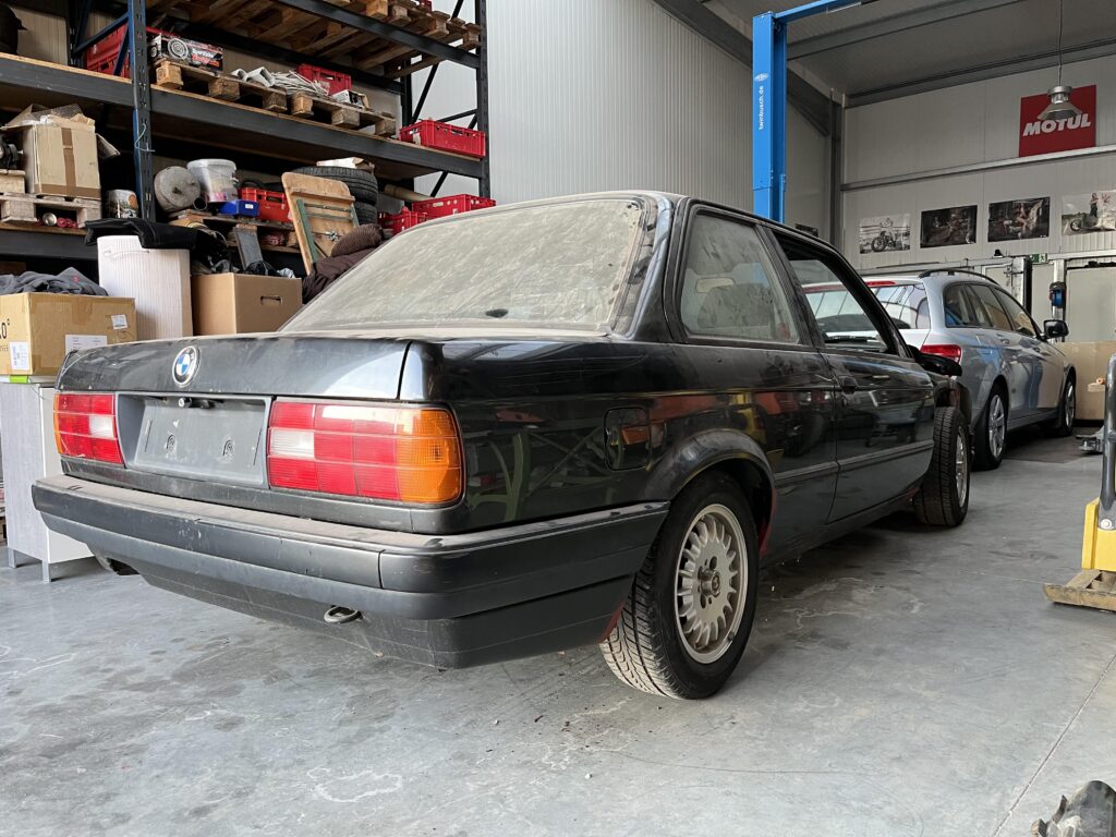Dusty E30