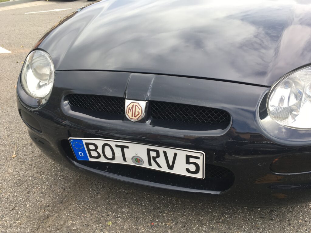 Damaged front of MG
