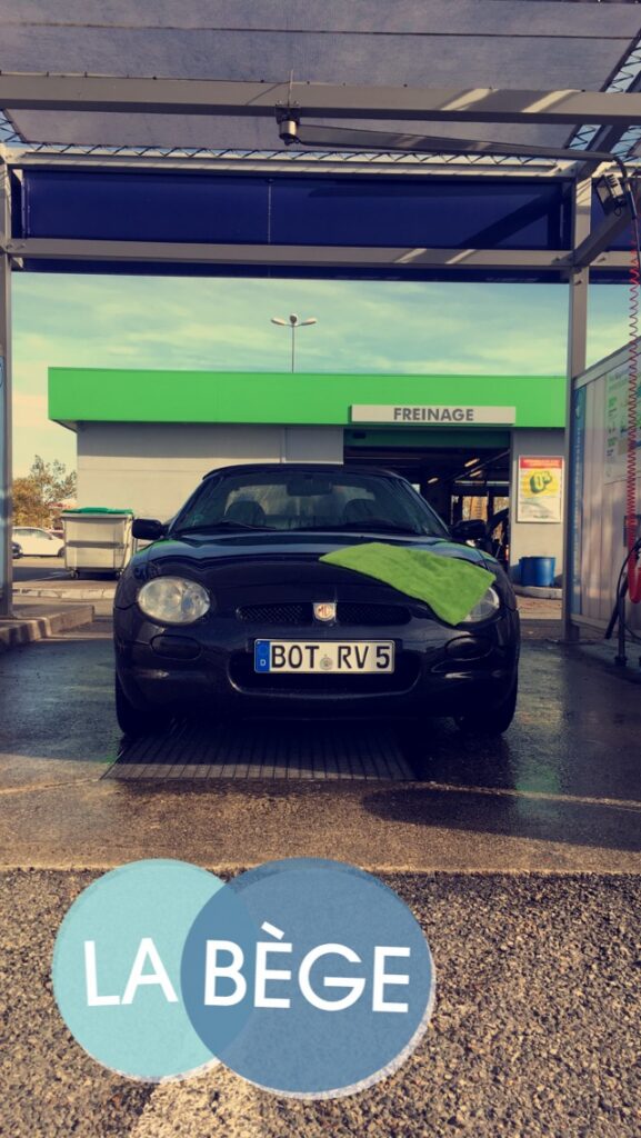 MG F at the car wash